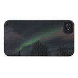 Aurora boreal en bosque boreal iPhone 4 Case-Mate cárcasa