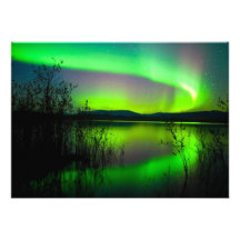 Aurora boreal reflejada en el lago invitación personalizada