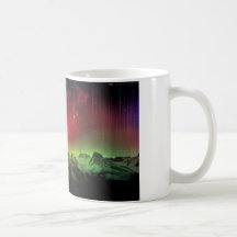 Aurora rosada Borealis del flor sobre una montaña  Taza De Café