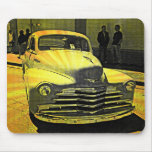 Auto del vintage del estilo del cómic céntrico alfombrillas de raton