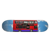 Autobús de dos pisos rojo del autobús de Londres Monopatines