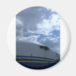 Avión de pasajeros-carlinga-con-nube-en-fondo imán de frigorifico