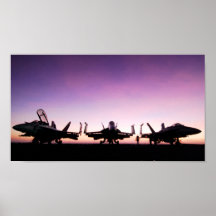 Aviones del avispón de F/A 18 en la puesta del sol Poster