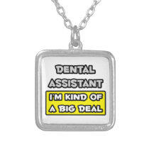 Ayudante de dentista. Soy un poco una gran cosa collares