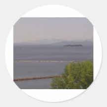 Bahía de Burlington, lago Champlain.jpg Etiquetas Redondas