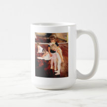 Bailarines de ballet que pintan la taza de café de