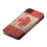 Bandera canadiense de madera vieja iPhone 4 Case-Mate protectores
