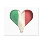 Bandera italiana en un corazón lona envuelta para galerías