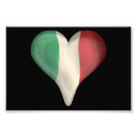 Bandera italiana en un corazón impresiones fotográficas