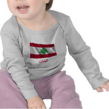 Bandera que agita de Líbano con nombre en árabe Camisetas