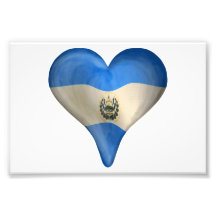 Bandera salvadoreña en un corazón fotografia