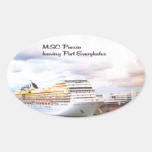 Barco de cruceros que sale del puerto etiqueta