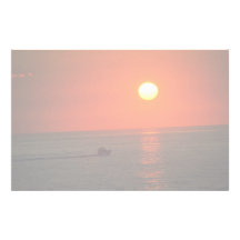 Barco de pesca antes de la salida del sol  papeleria de diseño