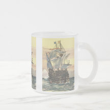 Barco pirata Galleon del vintage que navega el océ Tazas