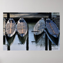 Barcos que aguardan para usted el poster