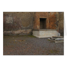 Base de Pompeya de una columna. Reliquia de la ant Felicitaciones