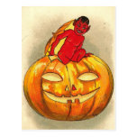 Bebé del diablo de la calabaza de Halloween Postal