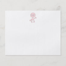 Bebé lindo que agita tarjetas publicitarias