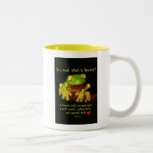 Belleza de la rana taza de café