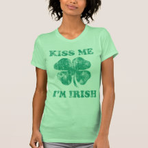 Béseme que soy el día de St Patrick del irlandés Camisetas