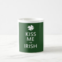 Béseme que soy irlandés taza