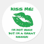 Beso Mí-Verde del irlandés del beso Pegatinas Redondas