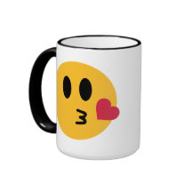 Beso sonriente del corazón tazas de café
