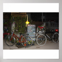 Bicicletas en el restaurante de Chiang Khan Poster