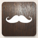 Bigote blanco divertido en fondo de madera de robl posavasos