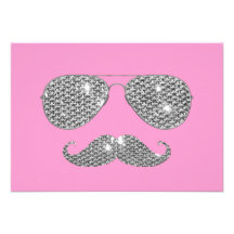 Bigote divertido del diamante con los vidrios anuncios  