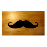 Bigote divertido en fondo de madera brillante de l tarjetas personales