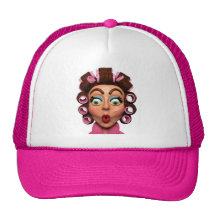 Bigudíes que llevan de la mujer gorras de camionero