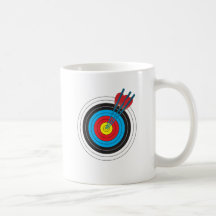 Blanco del tiro al arco con las flechas tazas