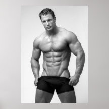 Bodybuilder que muestra el poster del ABS