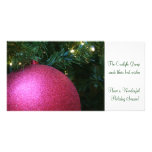 Bola rosada del navidad tarjeta fotografica personalizada