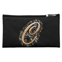 Bolso cosmético negro con C inicial