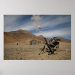 Bombardeo con mortero poster