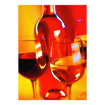 Botella abstracta de vino y de vidrios invitación personalizada