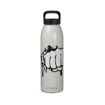 Botella de agua del puño