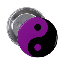 Botón púrpura del símbolo de Yin Yang Pins
