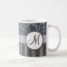 Briznas y rayas florales grises de la lavanda con  tazas de café