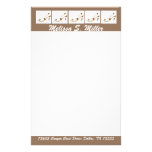 Brown elegante y efectos de escritorio blancos de  papelería de diseño