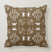 Brown y almohada de tiro medios del diseño del bla