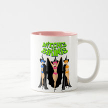 Brujas en taza de café de los bikinis con la guarn