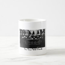 Brujas fantásticas del vintage, tiempo del té con  taza de café