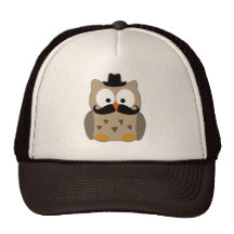 Búho con el bigote y el gorra