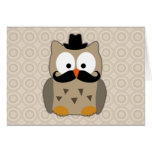 Búho con el bigote y el gorra tarjetón