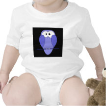 Búho en la noche. Azul, negro Camiseta