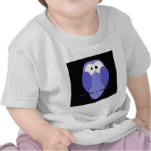 Búho en la noche. Azul, negro Camisetas
