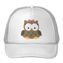 Búho lindo de la niña con el arco rosado gorra